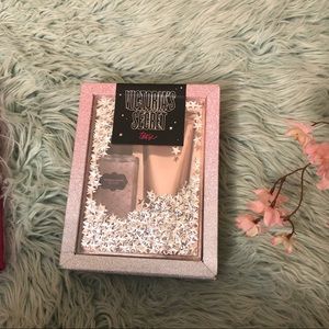 VICTORIAS SECRET TEASE